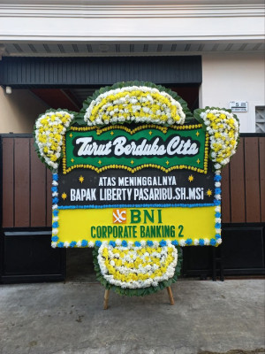 Papan Bunga Duka di Teluk Tiram
