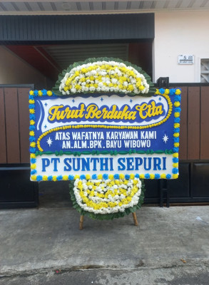 Papan Bunga Duka di Teluk Tiram