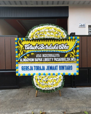 Papan Bunga Duka di Teluk Tiram