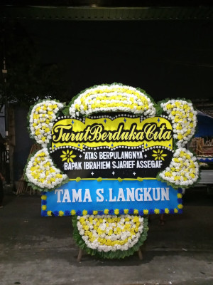 Papan Bunga Duka di Teluk Tiram