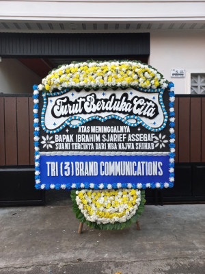 Papan Bunga Duka di Teluk Tiram